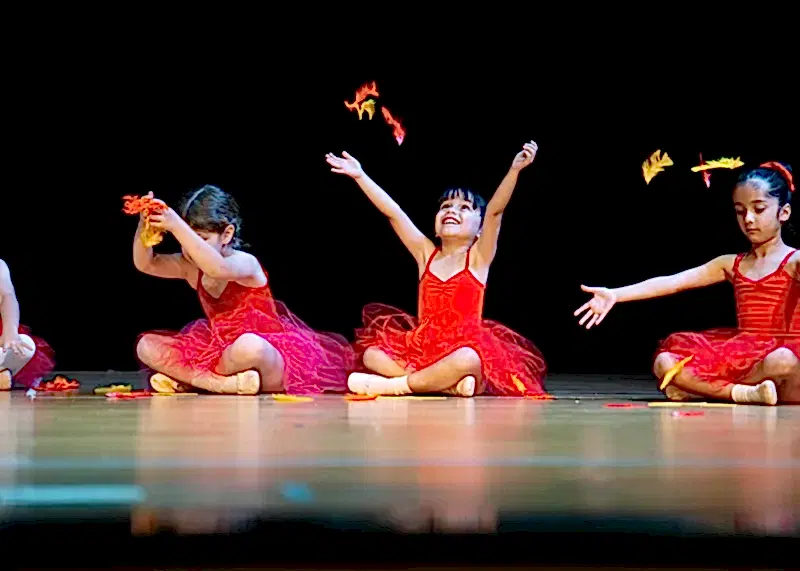DDQuties-on-stage